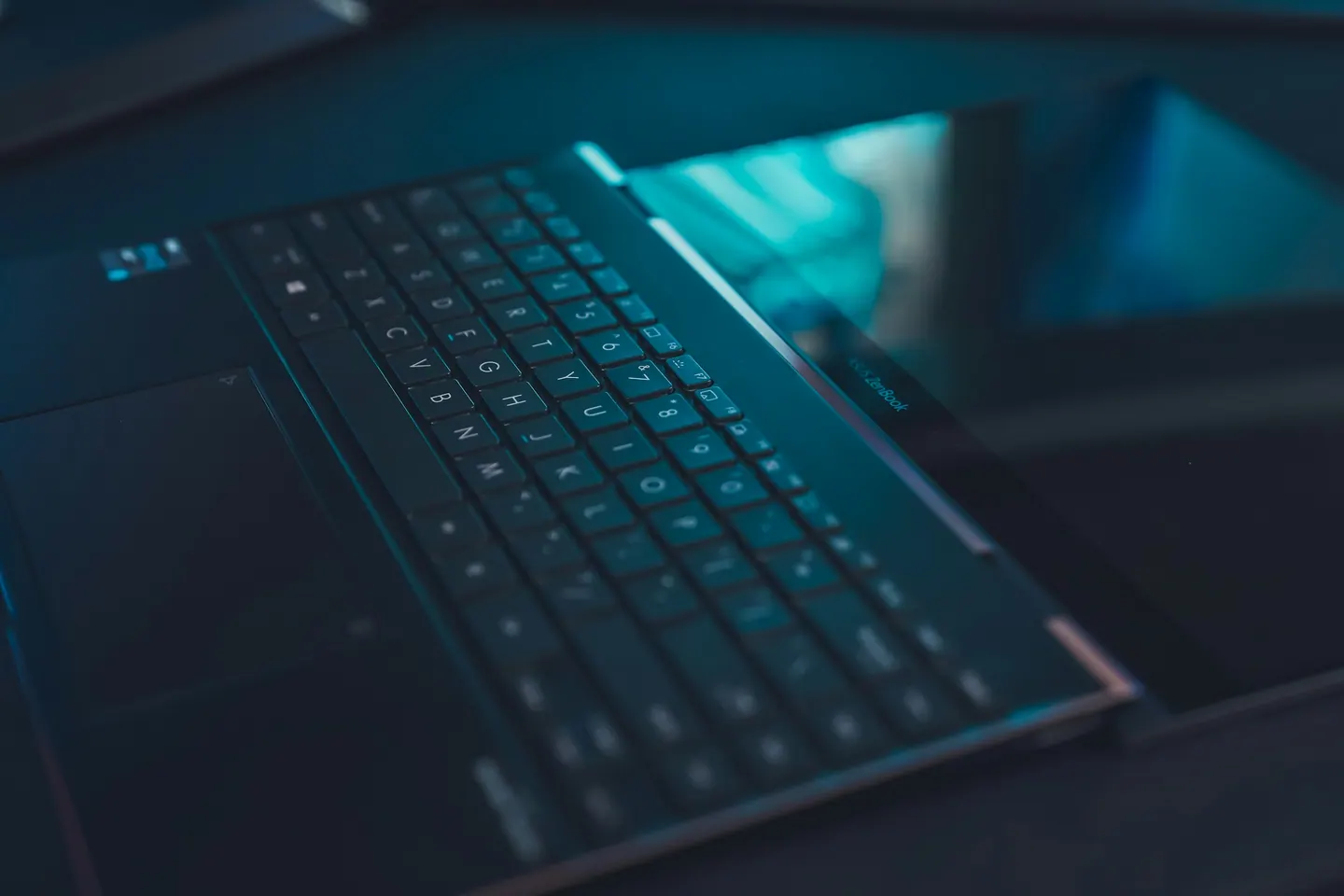 Notebook aberto para sessão de terapia online
